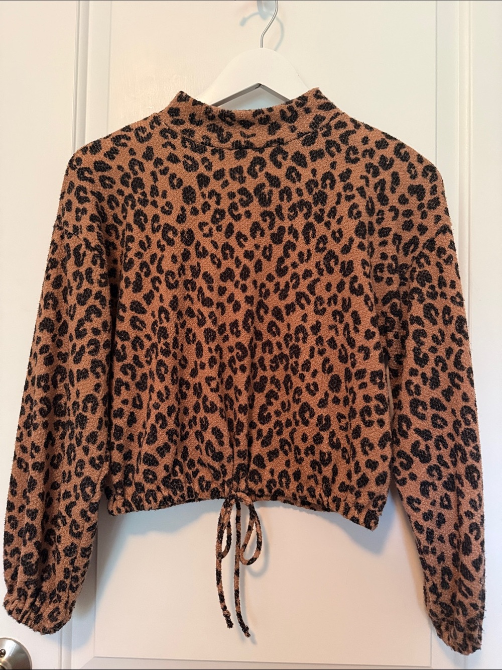 vestique Leopard Print Drawstring Cropped Mock Neck Sweater - Brown/Black